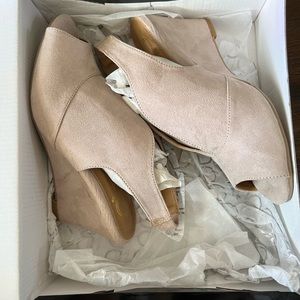 New Directions ND Taupe Karolyn sz6.5 Wedge New Never Worn